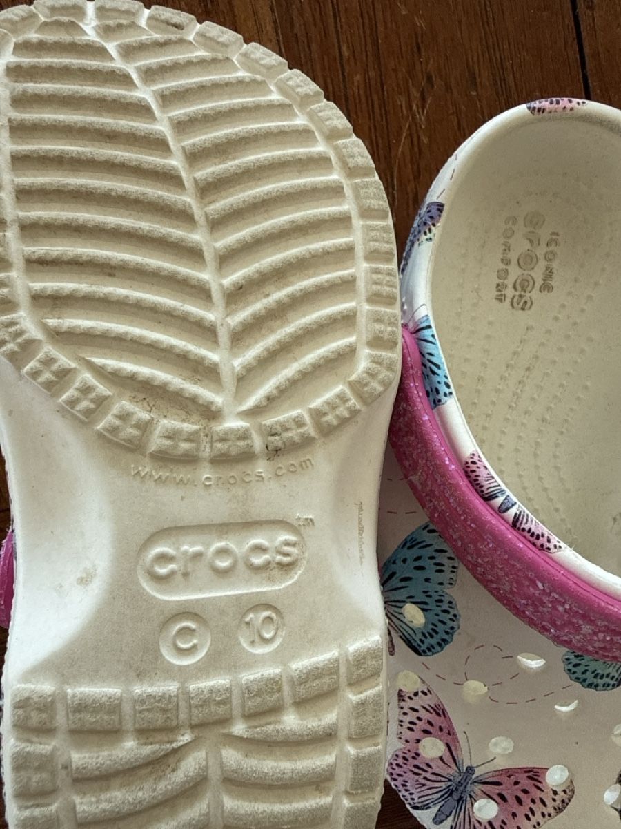 Scarpe per ragazze: Crocs Clogs Schmetterling Muster Grösse 10 gebraucht – Usato da Adlikon b. Regensdorf venduto da galaxandy 2