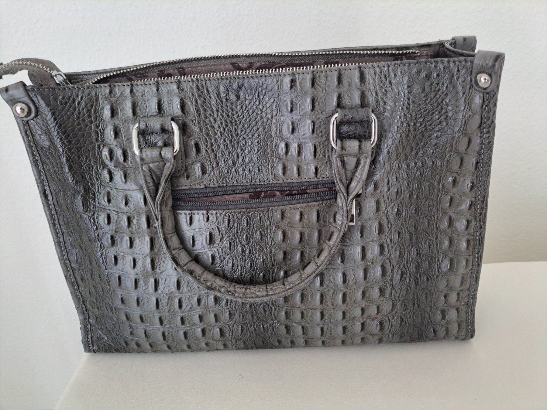Taschen für Damen: Schöne Handtasche – Gebraucht aus Pfäffikon ZH von Valsangiaccomo