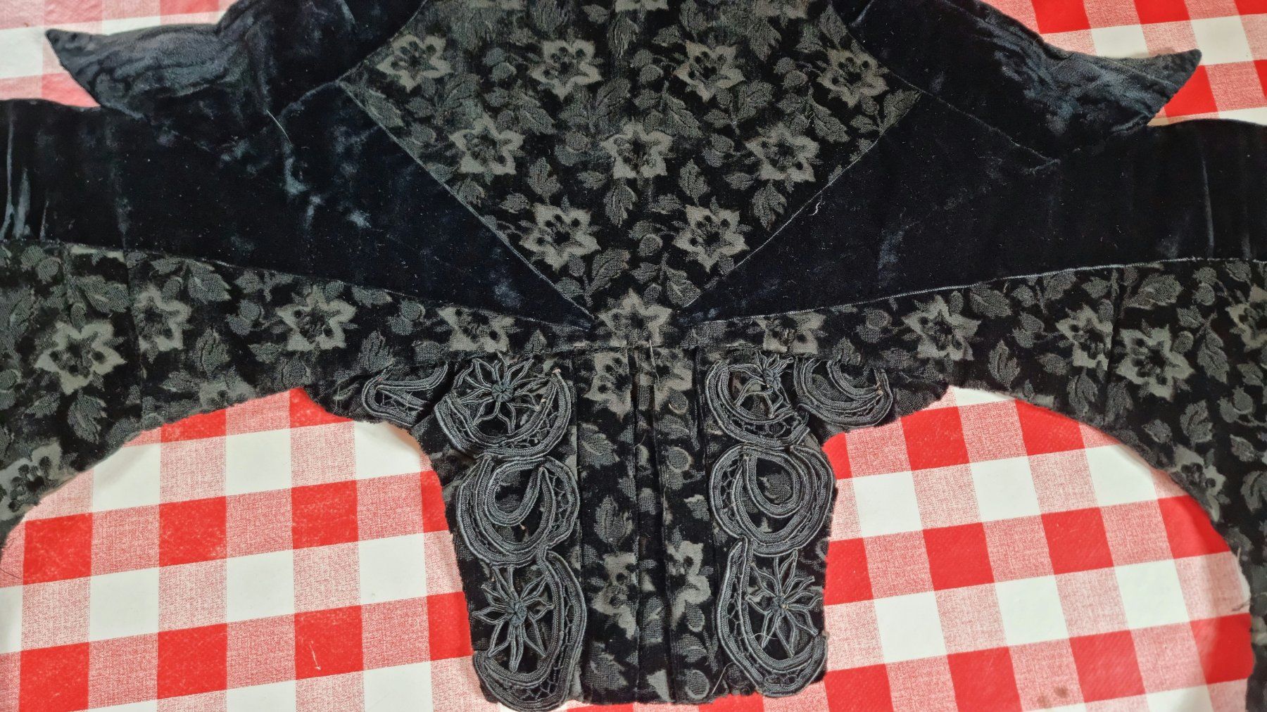 Costumi: Einzellteile zur Berner Tracht – Usato da Konolfingen venduto da Goofy021 3