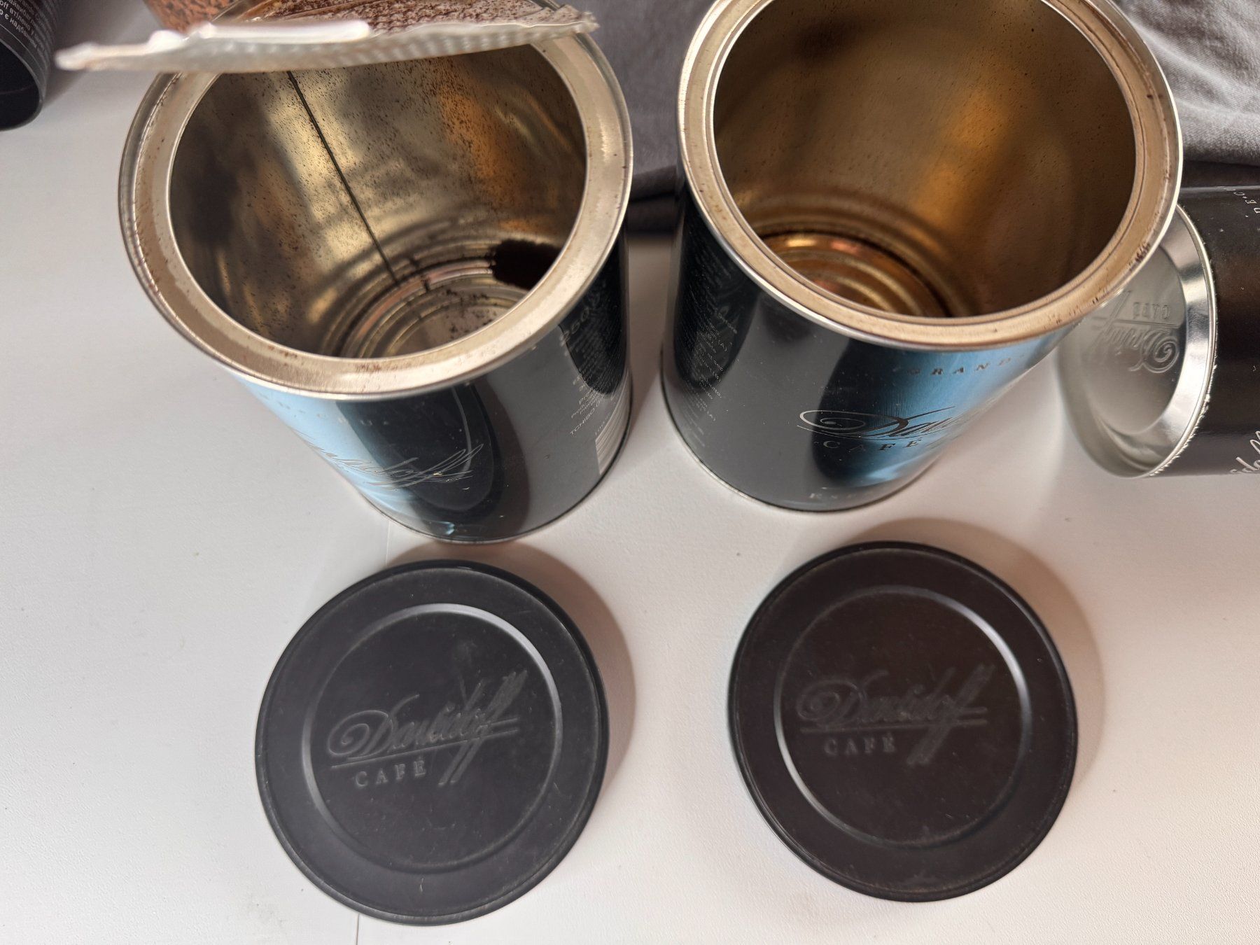 Davidoff Humidor per sigari: Davidoff Café Set - 4x Dose & Schürze - 90er/2000er – Usato da Büren SO venduto da Handelsvermittlung 4