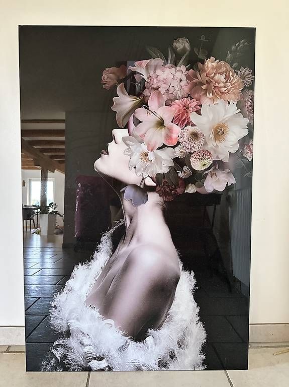 : KARE Design Glasbild Frau mit Blumen – Usato da Affoltern am Albis venduto da Gnade27