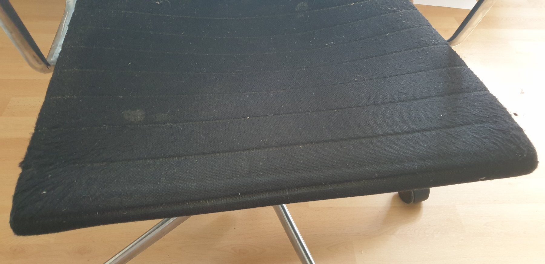 Eames Sedie: Eames Bürostuhl Aluminium Schwarz gebraucht – Usato da Berikon venduto da DEVDE 4