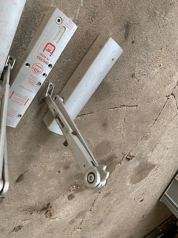 Eisenwaren: Geze Türschliesser – Gebraucht aus Horgen von 11sh 3