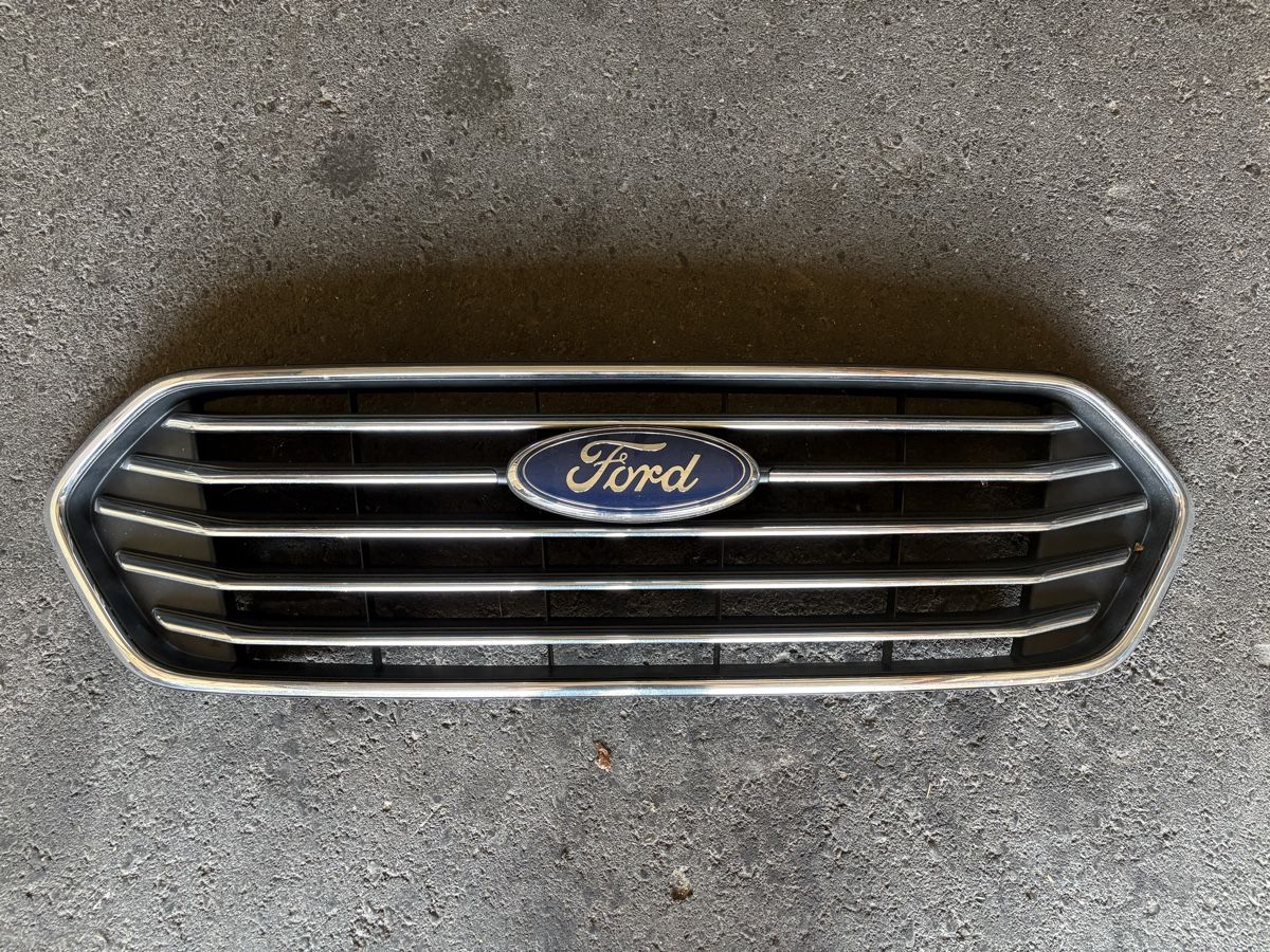 Ford Tutti pezzi di ricambio auto: Frontgrill FORD TOURNEO CUSTOM – Usato da Rebstein venduto da lave