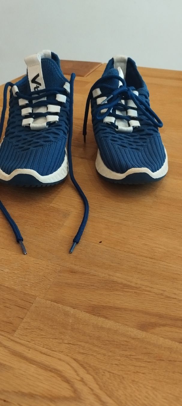 Scarpe per ragazzi: kinder Sneakers 33 – Usato da Mörel venduto da MJoaoCosta