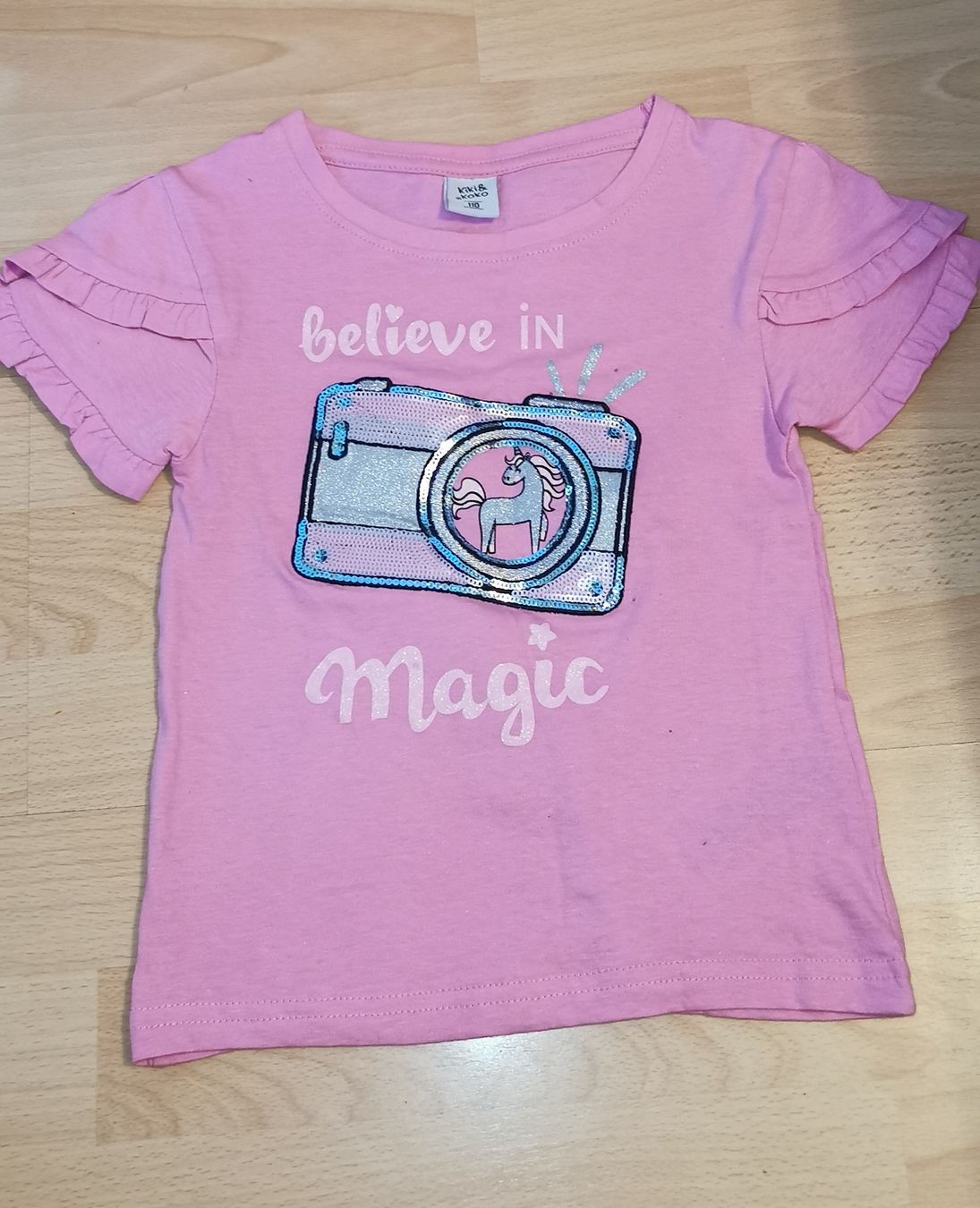 Blusen, T-Shirts & Tops: T-shirt Gr 110 – Gebraucht aus Winterthur von Katyakaterina