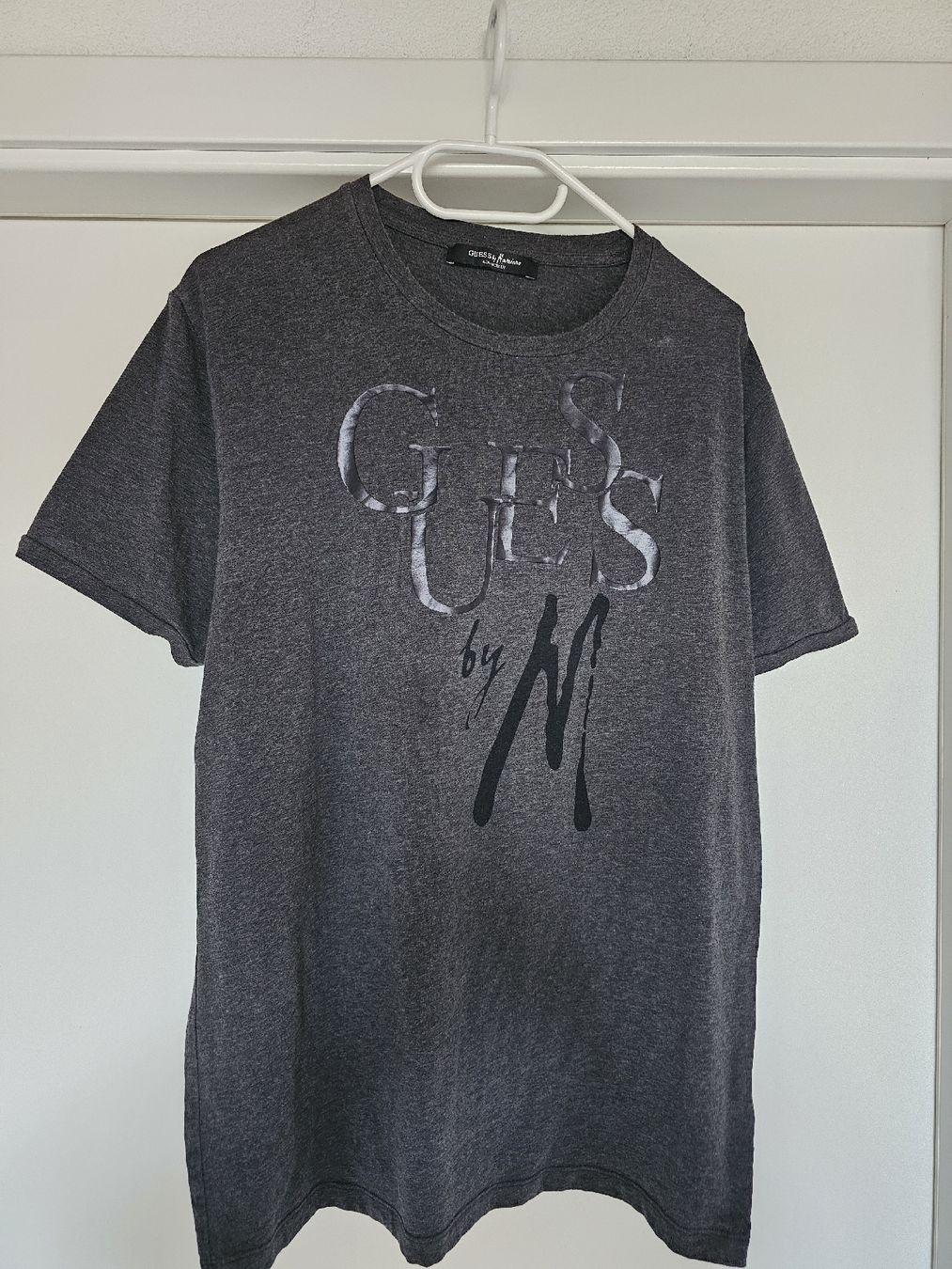 Guess T-shirt: T-shirt Guess – Usato da Monthey venduto da gae_22w9