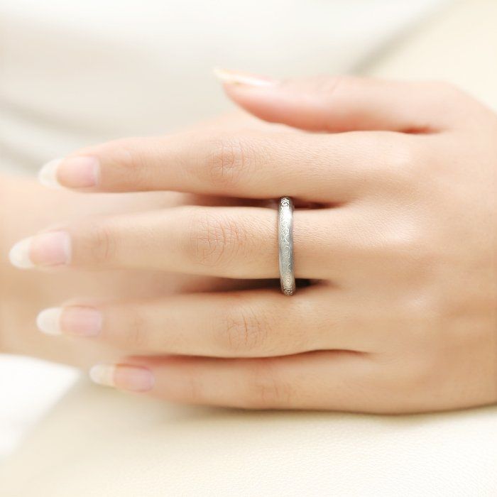 Olga Ribler Anelli: Edelstahl 4 mm  Ring gemustert,  Ringgrösse 52 – Nuovo (secondo la descrizione) da Luzern venduto da Schmuckoutlet 7