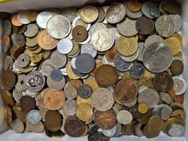 Grosse Sammlung mit 3.9 Kg. Münzen aus aller Welt