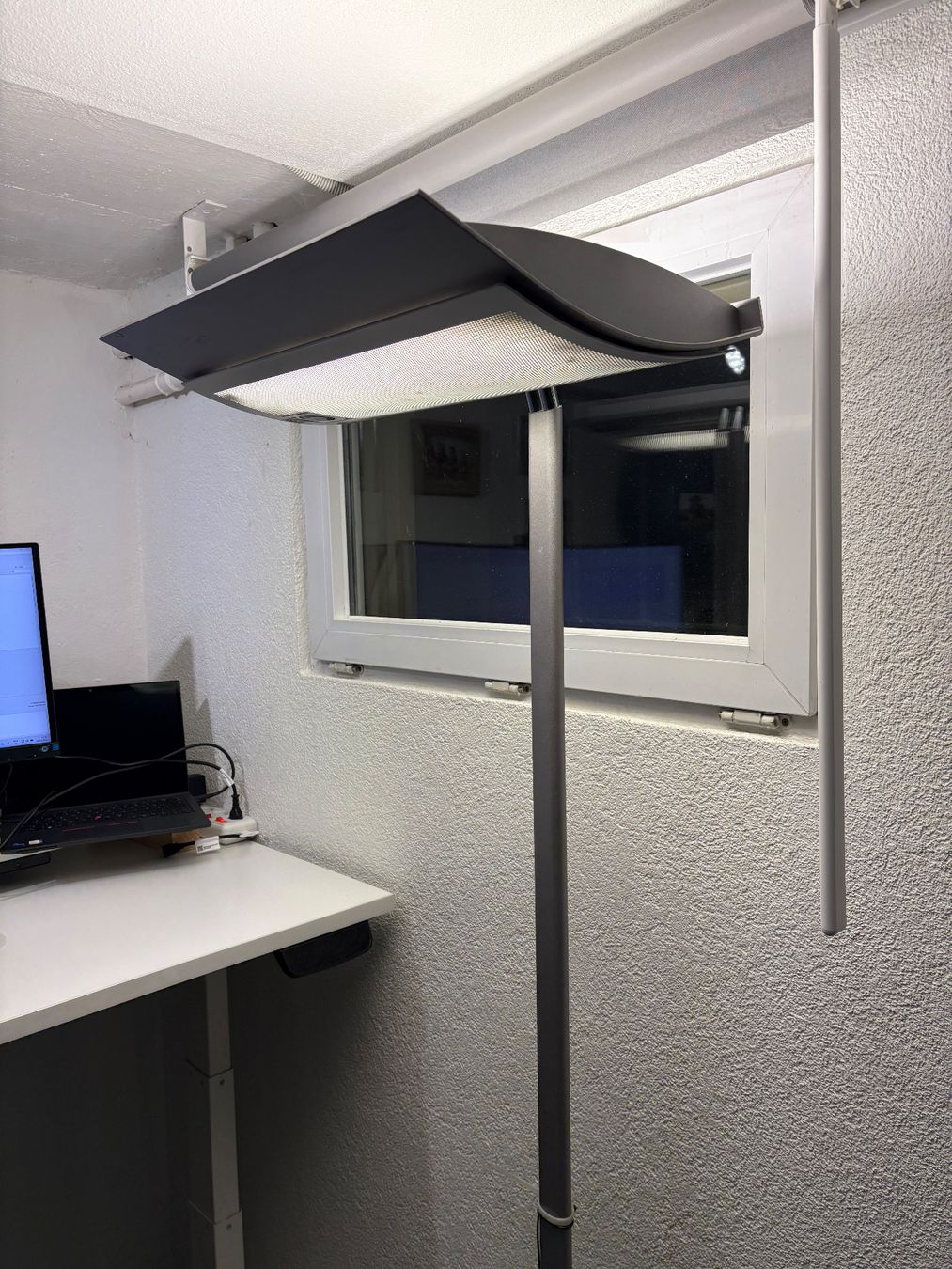 Lampade: Büro Stehleuchte mit Bewegungssensor (Ständerlampe) – Usato da Thun venduto da upswingGmbH 1