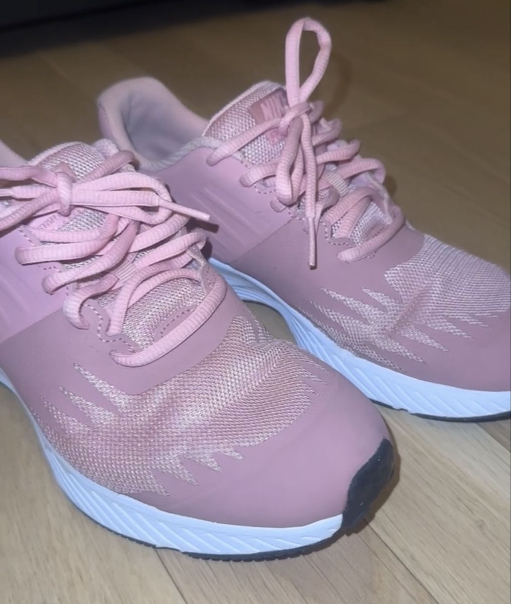 Nike Scarpe per ragazzi: Hell Pinke Kinder Nike Sneaker – Usato da Bülach venduto da RuShe_ 2