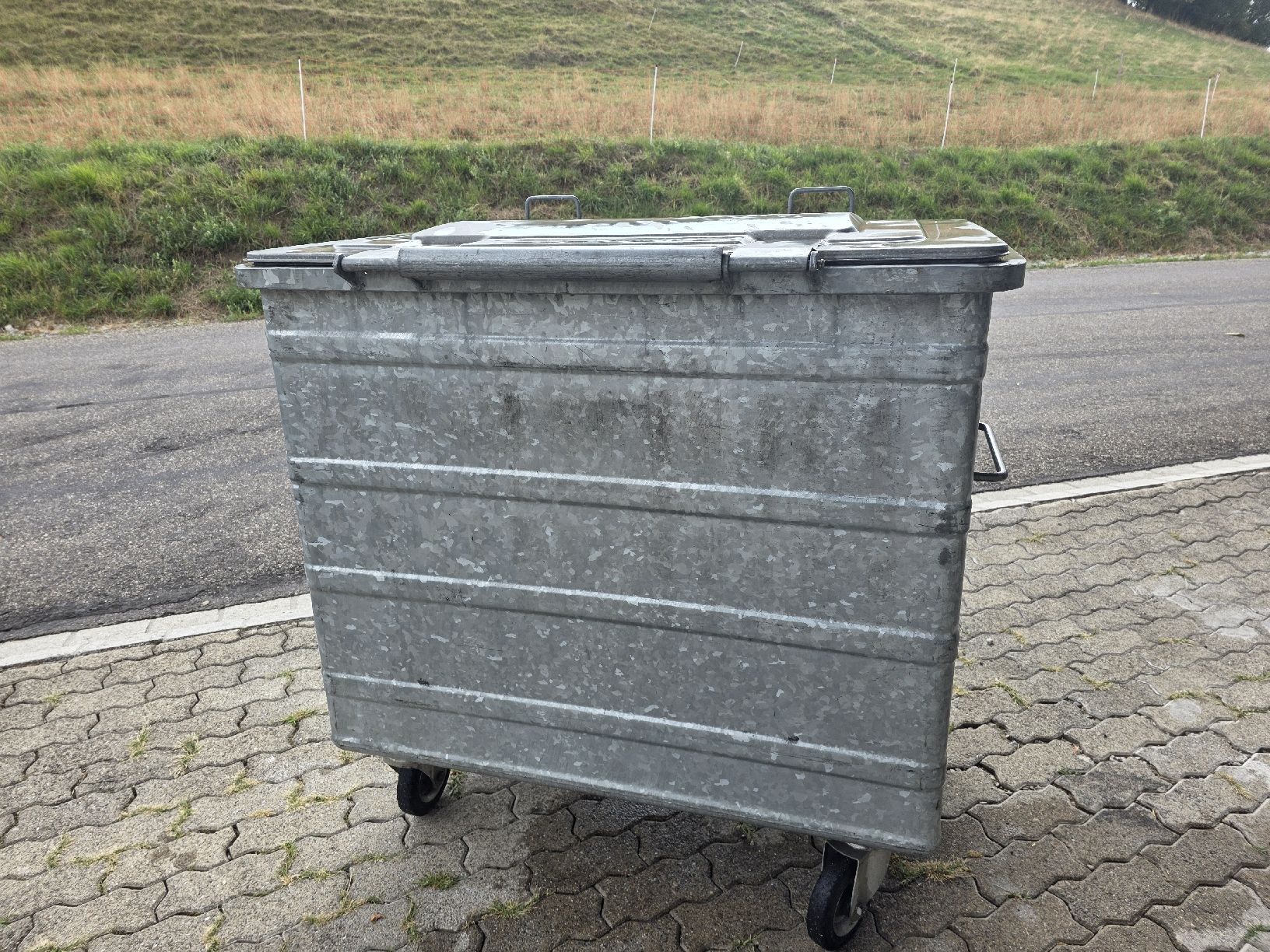 Sonstiges für Büro & Gewerbe: Stahlcontainer Verwo 800 Liter – Gebraucht aus Uster von Cruleye 5