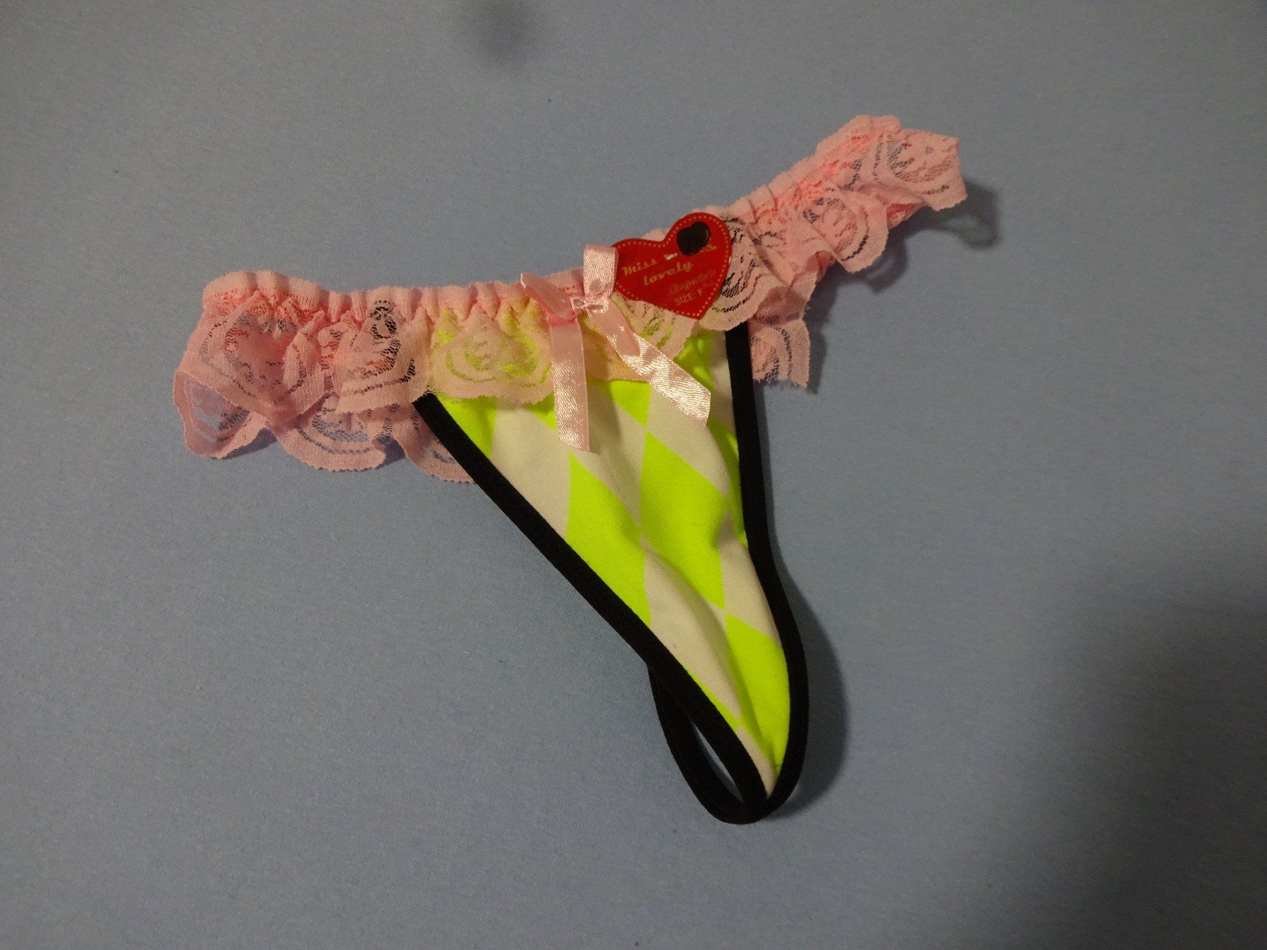 Altra biancheria intima: Schöner Spitzen-String/Miss Lovely – Nuovo (secondo la descrizione) da Rothrist venduto da Mistery1