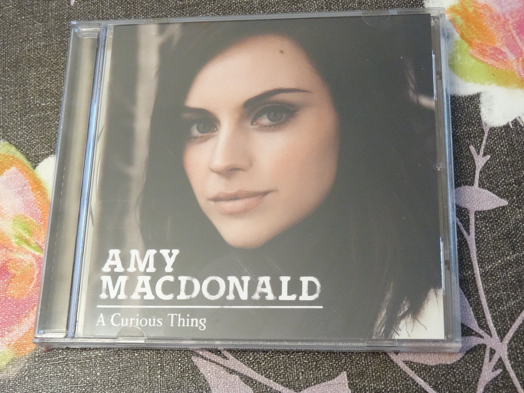CD: Amy Macdonald - A Curious Thing CD – Usato da Olten venduto da Disc-Ausverkauf