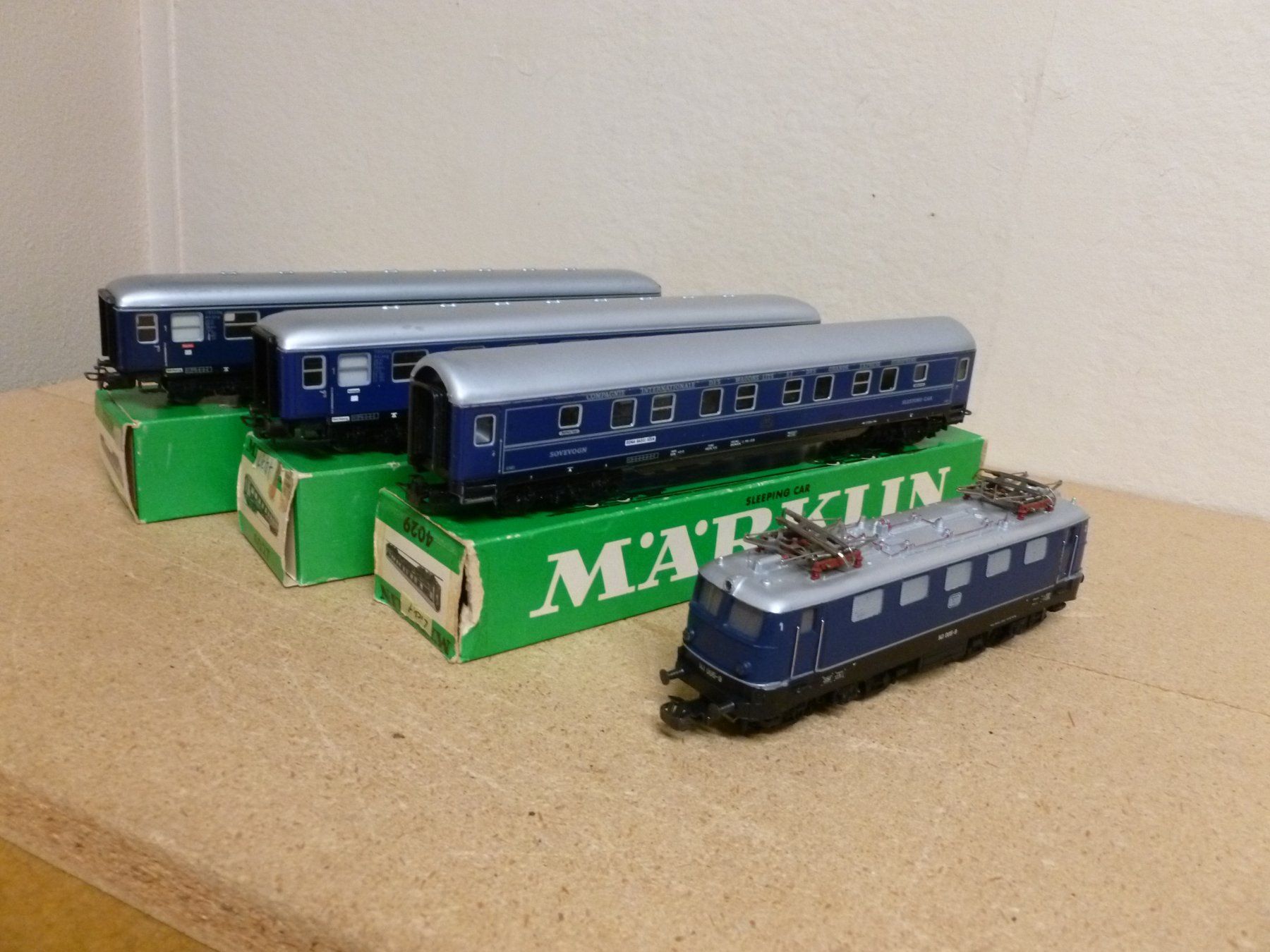 Märklin Modellini di ferrovie: blauer Schnellzug, mit Innenbeleuchtung – Usato da Oberbipp venduto da Vifu 1