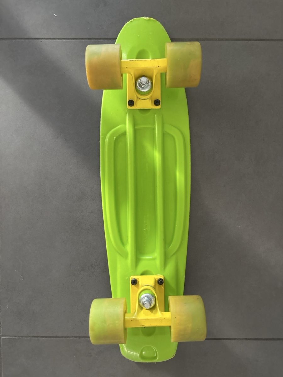 Penny Skateboards Skateboards: Cruiser Skateboard Neongrün – Gebraucht aus Hämikon von Sydney78 1