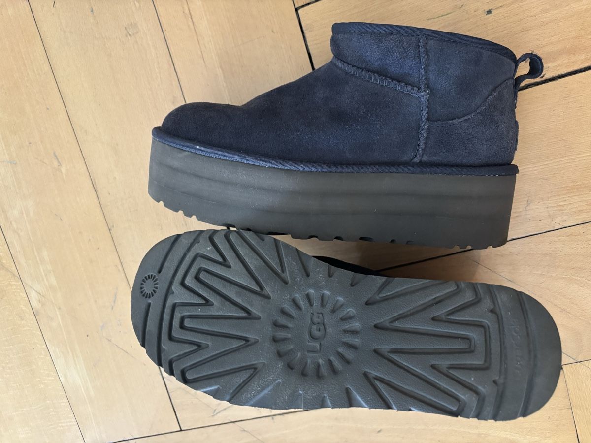 Ugg Scarpe da donna: Dunkelblaue UGG Stiefel (40) – Nuovo (secondo la descrizione) da Bern venduto da Charlot19 2