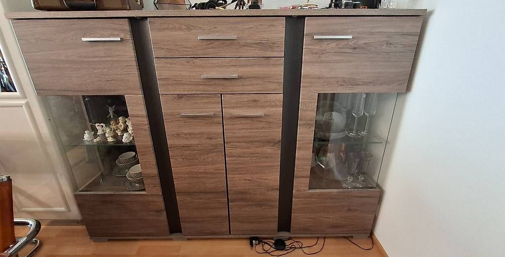 Vitrinen: Modernes Sideboard / Vitrine in Holzoptik – Gebraucht aus Wädenswil von cel_zt5w