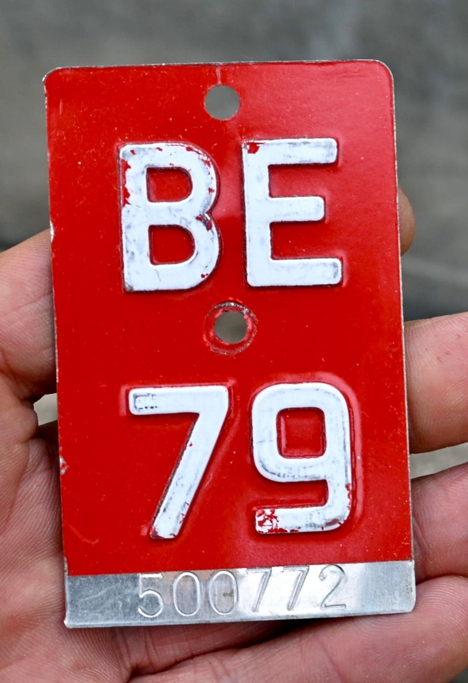 Insegne: Velonummer BE von 1979 - BERN -  BE 79 - 500 772 – Usato da Pfaffhausen venduto da mono_rec 3
