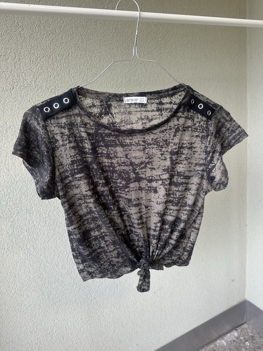 T-shirt: Schönes T-Shirt  – Usato da Volketswil venduto da hal_65hj
