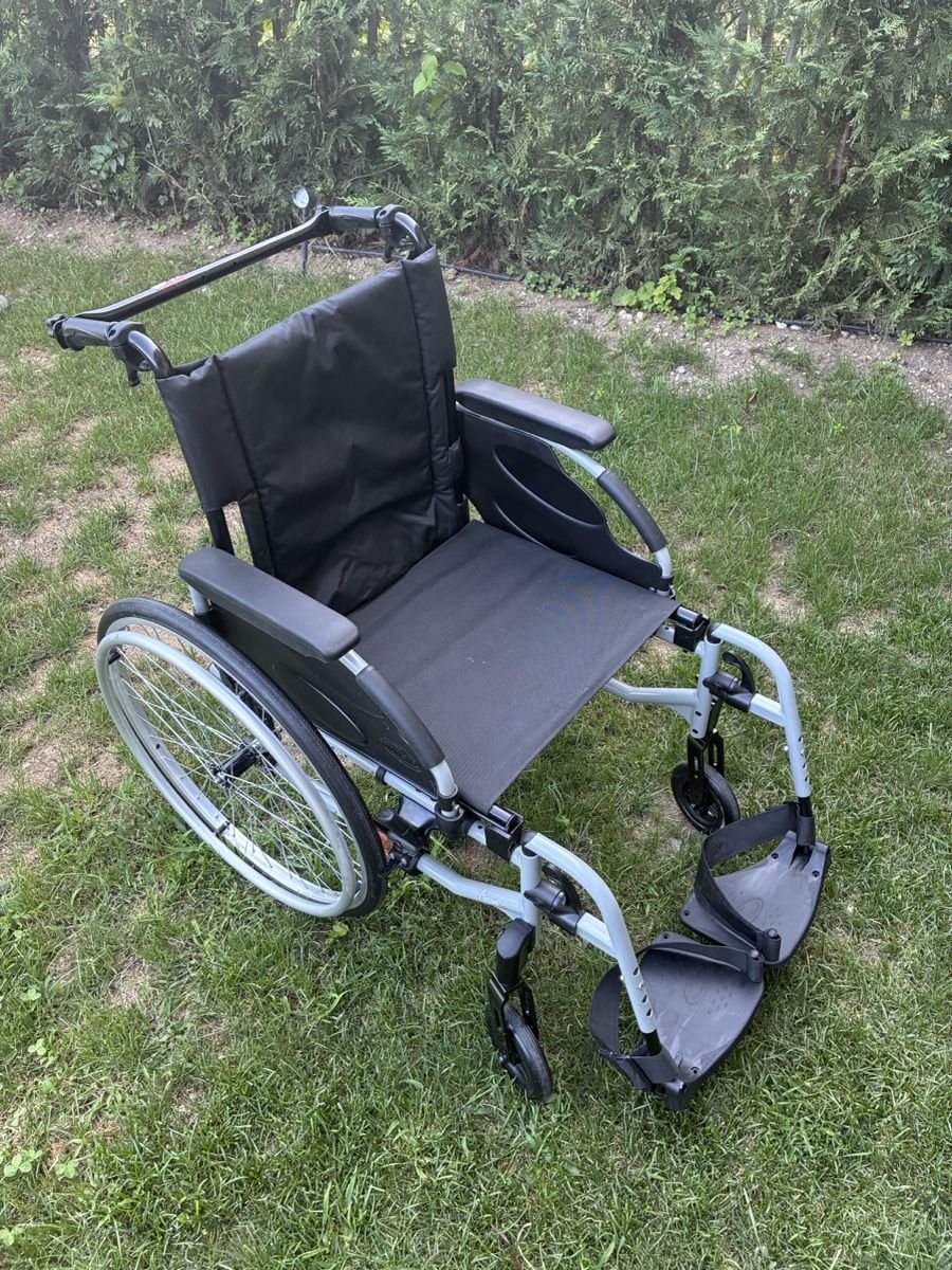 Sedie a rotelle: Fauteuil roulant pliable – Usato da Confignon venduto da passiongrenat.ch