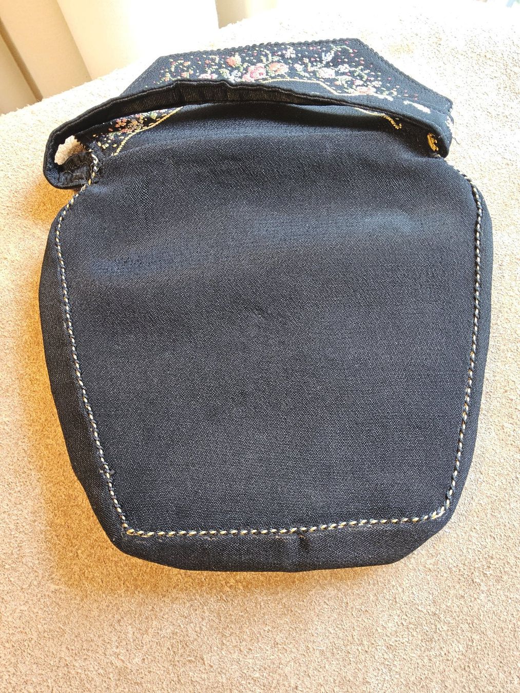 Taschen für Damen: Antikes handbesticktes Abendtäschchen ca 1930 – Gebraucht aus Zürich von Aleick 6