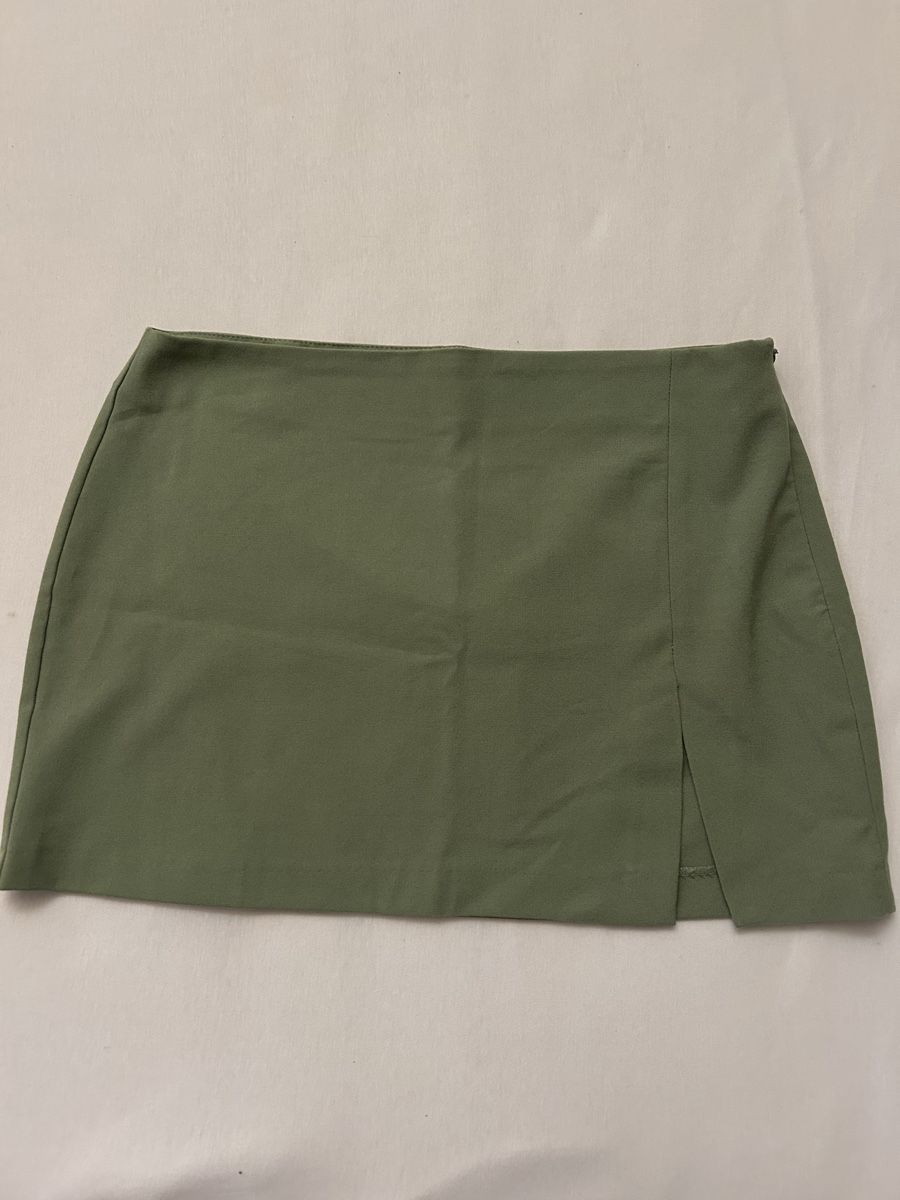 Gonne: Pull&Bear mini skirt with slit. Size M.  – Usato da Ponte Capriasca venduto da noemi.slg