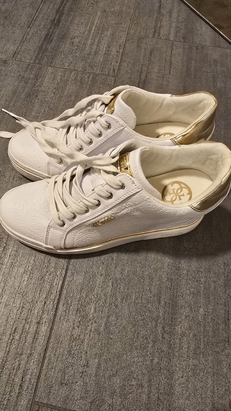 Guess Scarpe da donna: Guess Turnschuh – Usato da Serneus venduto da flower111