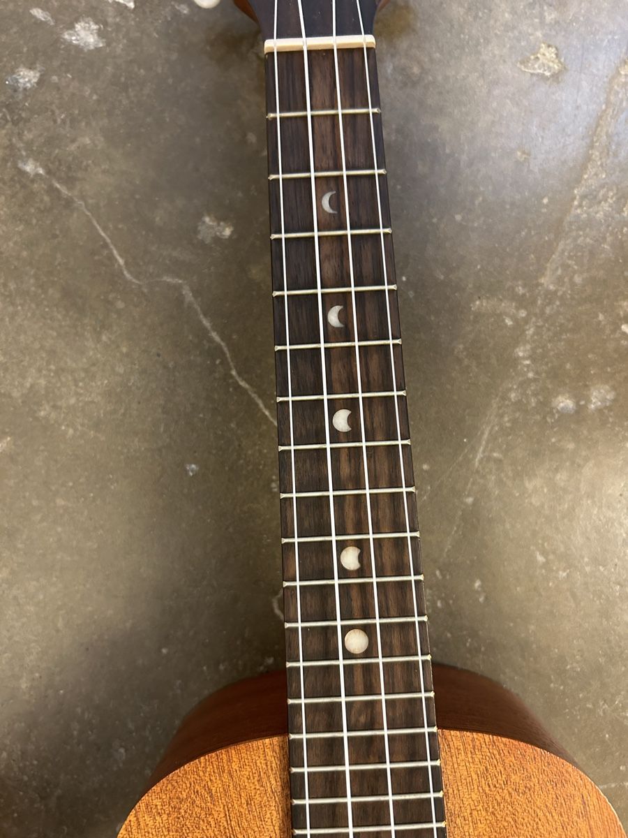 Strumenti musicali: Ukulele Luna – Nuovo (secondo la descrizione) da Luzern venduto da Juhui06 3