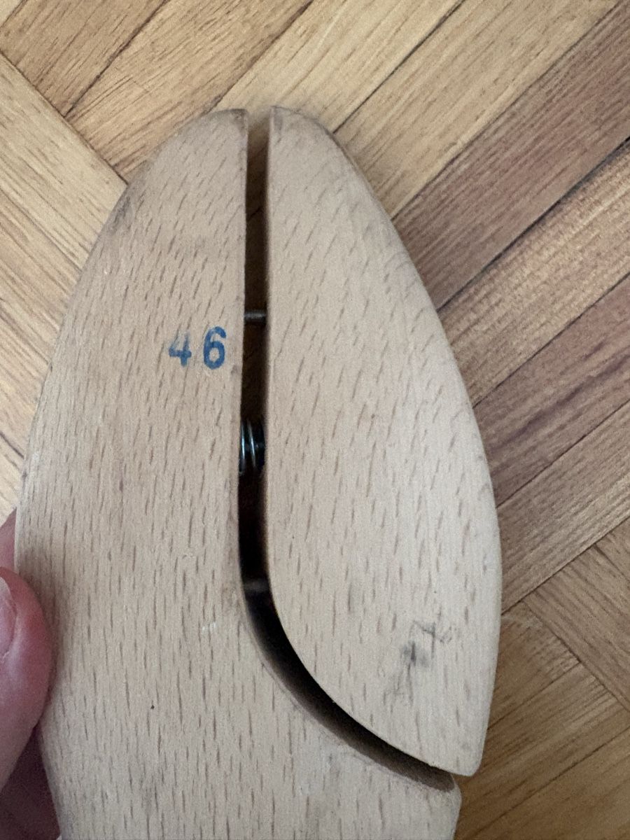 Tutti gli attrezzi: Embauchoirs en bois taille 46 – Usato da Genève venduto da cec_6qrf 1