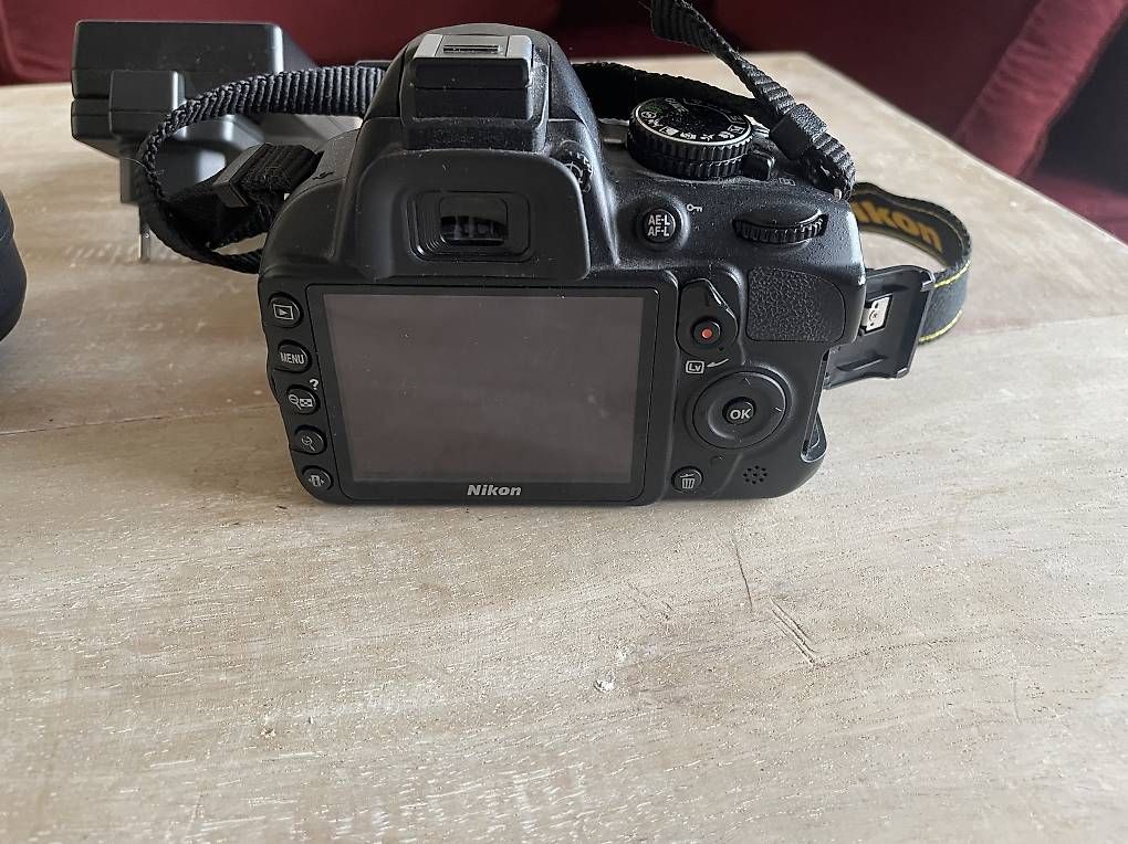 Nikon Appareil photo: Nikon 3100 mit 2 Objektiv – D'occasion à Winterthur par abo_r7ll 1