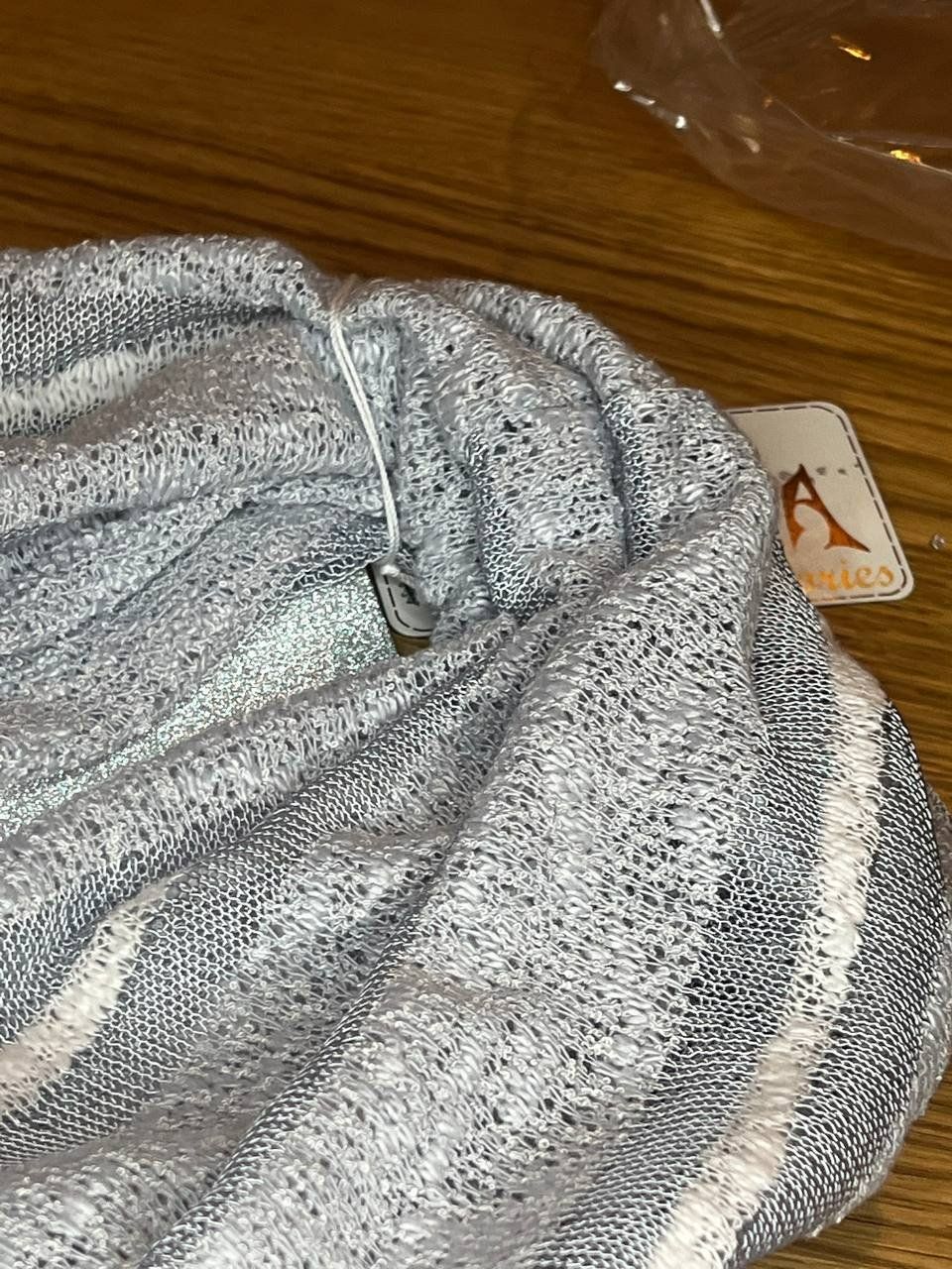 Foulards & écharpes: Neue Schal – Neuf avec emballage d'origine à Riehen par edu_92w7 2
