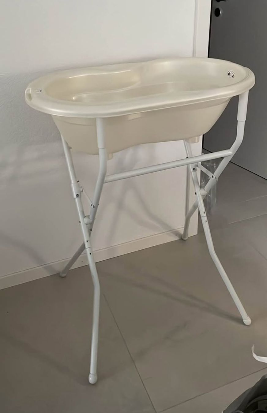 Vasche da bagno: Baignoire bébé avec support – Usato da Savagnier venduto da ManmanG