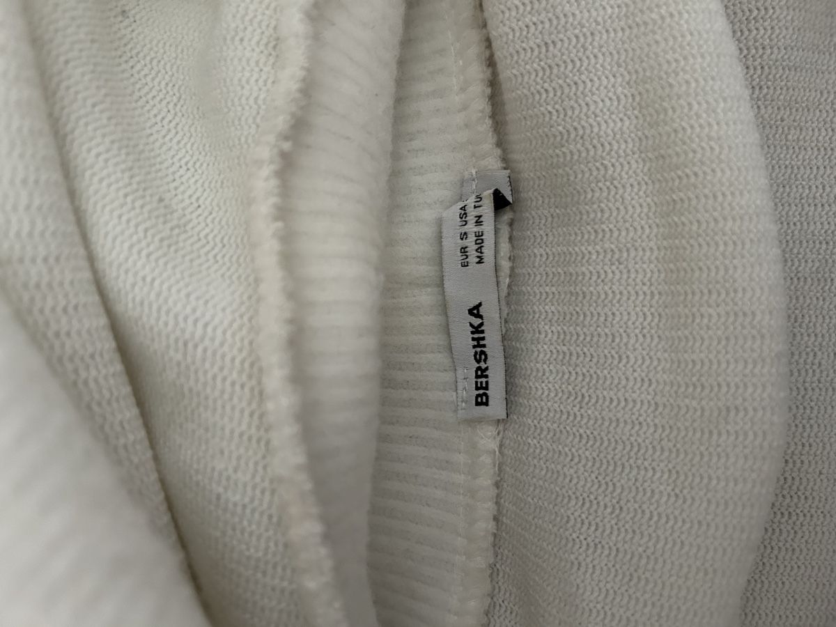 Bershka Pullover & Sweatshirts: Weisser flauschiger Pulli – Neu (gemäss Beschreibung) aus Wetzikon ZH von zuz_ffn2 2