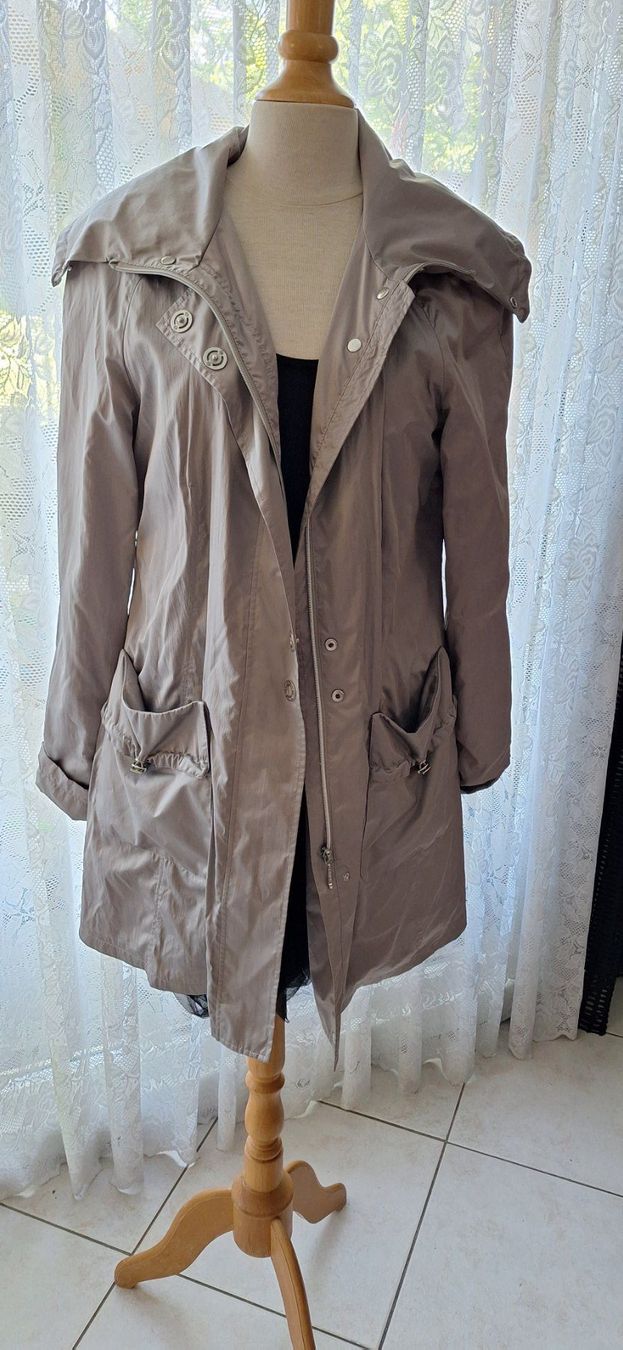 Mäntel: Trench-coat gris taille 40 – Gebraucht aus St-Triphon von Jldr0