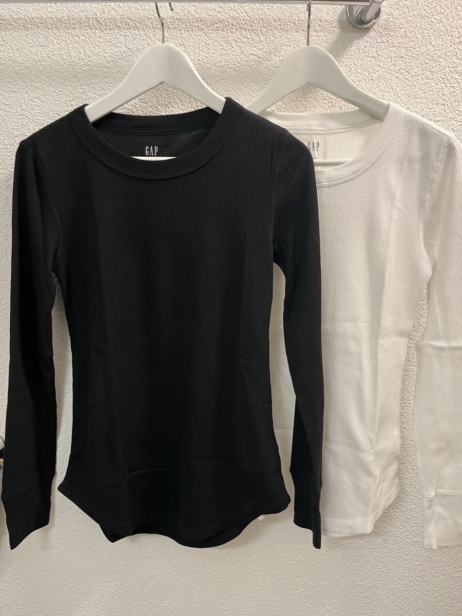 Gap T-shirt: 2 GAP Langarmshirts Damen, Gr. S – Usato da Frauenfeld venduto da heyLani
