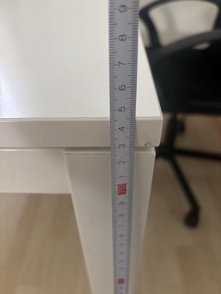 Ikea Tables: VIHALS Table Ikea – D'occasion à Neuhausen par george.hatton 5
