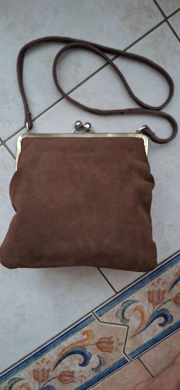 Borse da donna: Sac en daim brun Vintage – Usato da St-Triphon venduto da Jldr0 1
