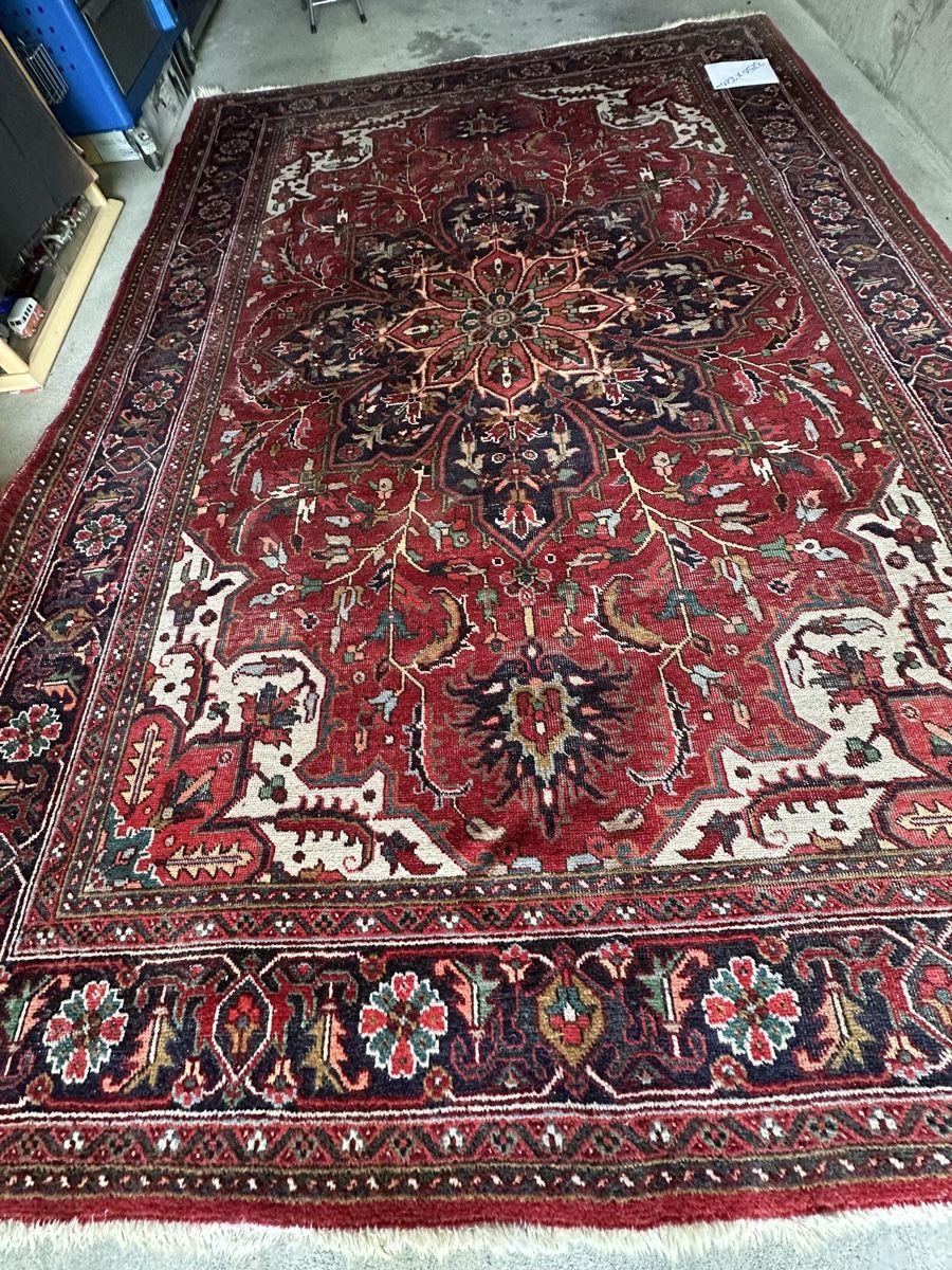 Teppiche: ORIENT TEPPICH AB 1 FR. – Gebraucht aus Schüpfen von TOY-58 5
