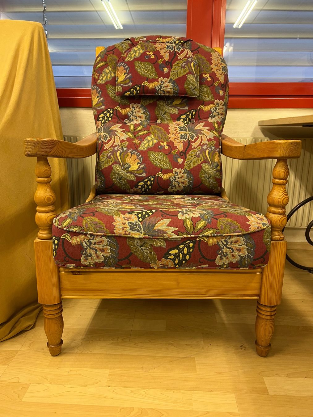 Sessel: Relaxsessel mit Kopfkissen – Gebraucht aus Hinterkappelen von Jackpot555