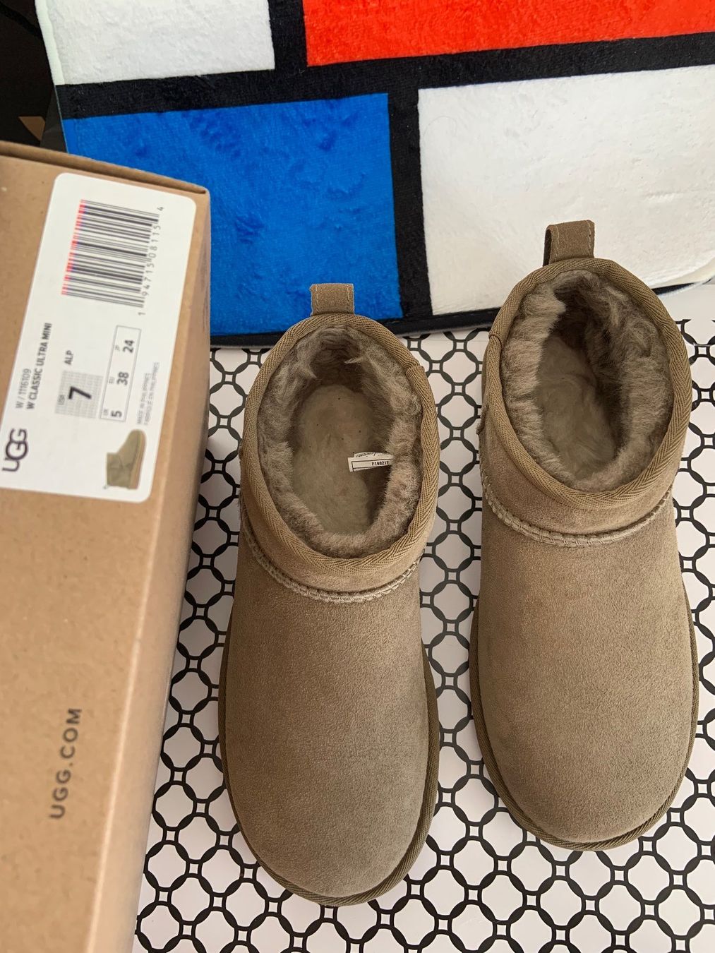 Ugg Scarpe da donna: Ugg Ultra Mini, olive/alp braun, Gr. 38 – Usato da Niederteufen venduto da mix18 8