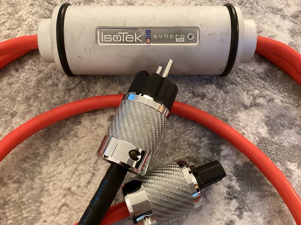 Isotek Kabel: Stromkabel 3m Isotek mit Filter / hochwert. Schuko+C13 – Gebraucht aus bottighofen von mar_j5gb 1