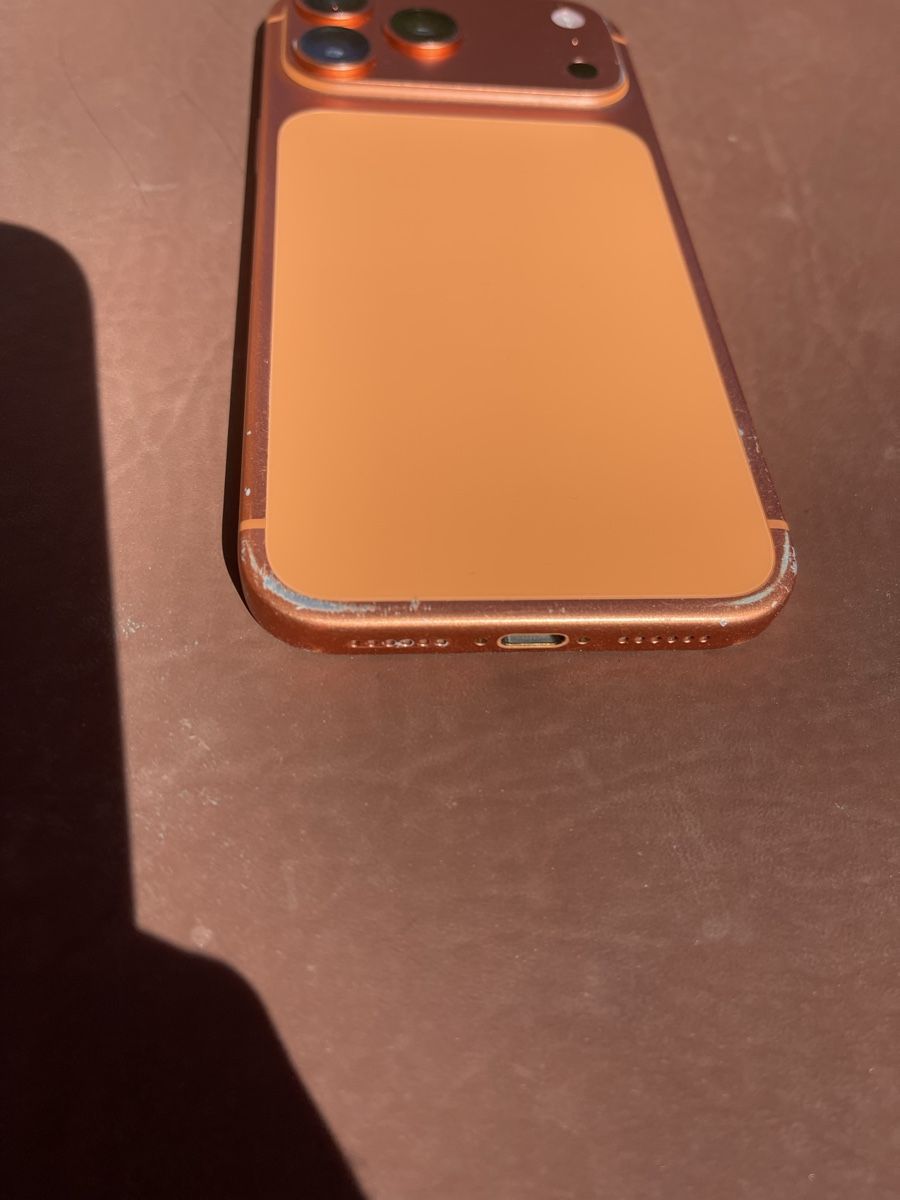 Apple Telefoni cellulari / Smartphones: Iphone 17 pro max 256GB orange  – Usato da Vétroz venduto da est_xyr5 3