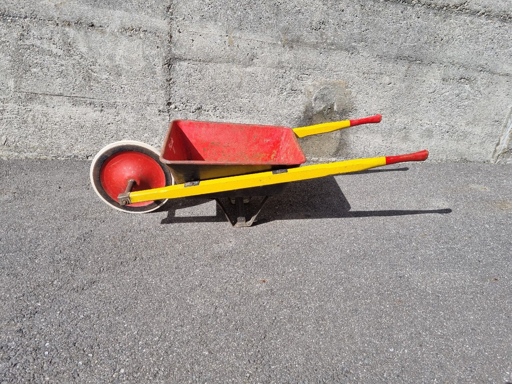 Carriole: brouette piccola vintage – Usato da Lausanne venduto da Kelekkelek68 6