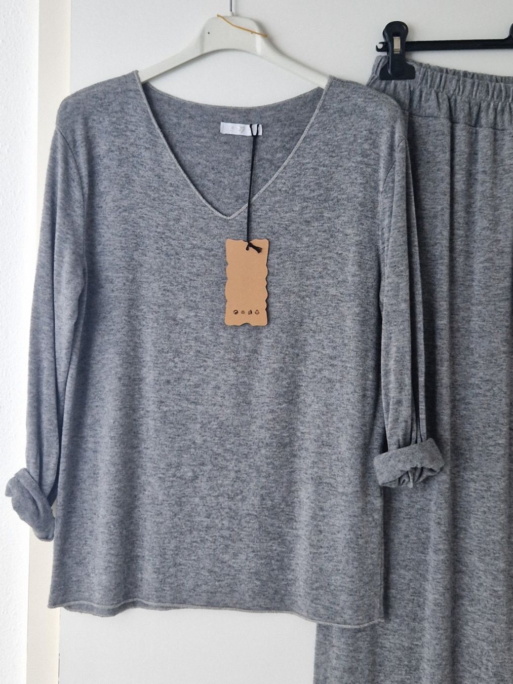 Lotti di vestiti: ENSEMBLE 2 PIÈCES AVEC ANGORA – Nuovo e nell'imballaggio originale da Camorino venduto da JPHANDMADE1 1