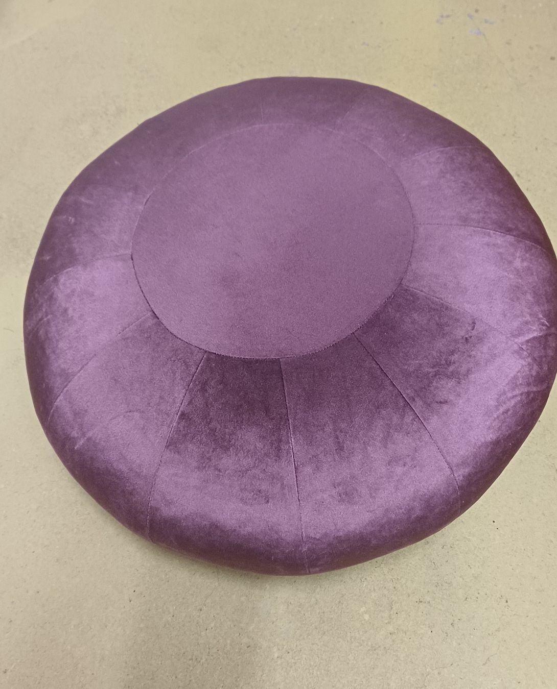 Tabourets: Sitzhocker rund lila Samt Stoff  – D'occasion à Wittenbach par nic_gvc6