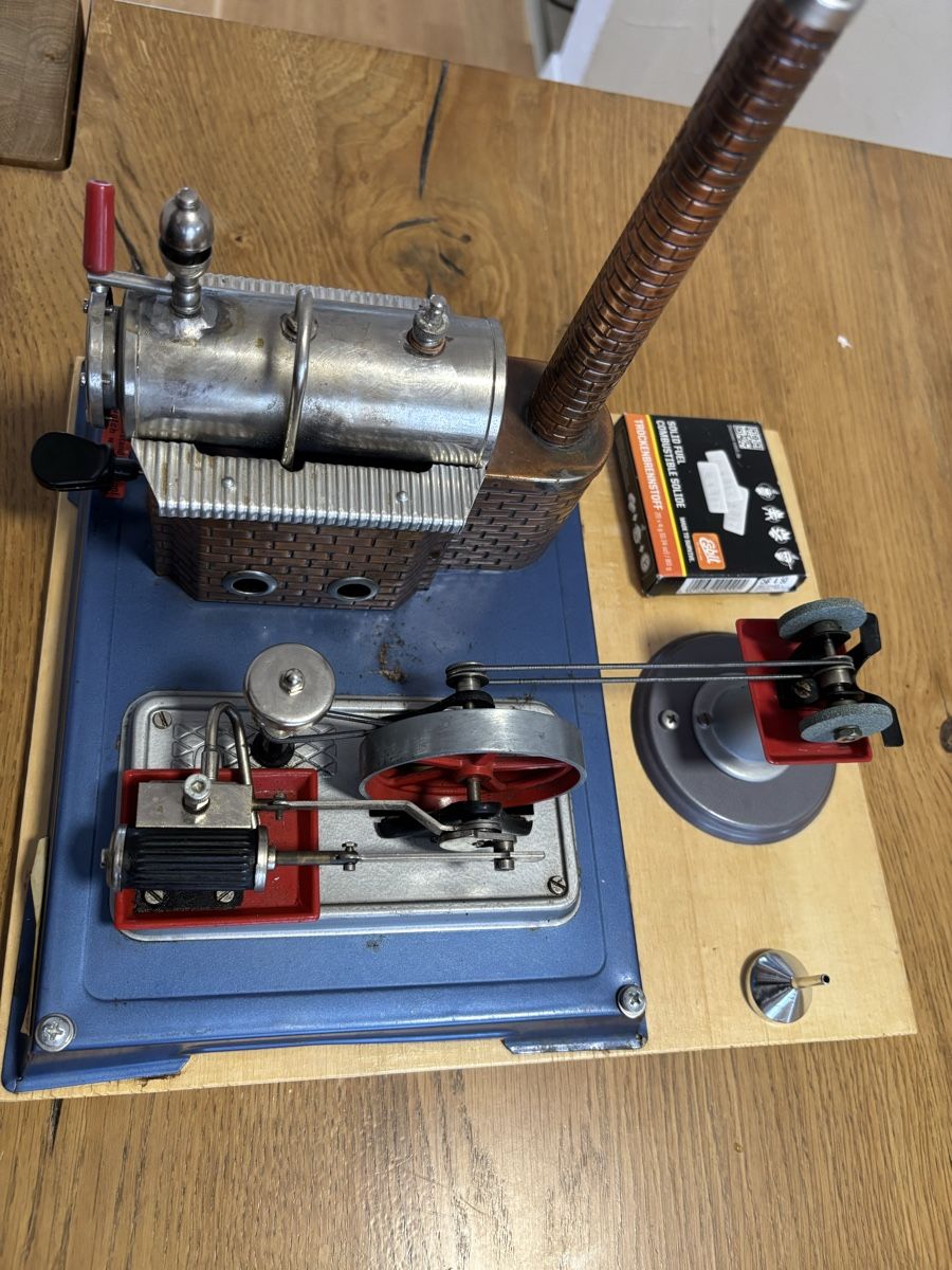 Wilesco Kit di modellismo & Modellini statici: Dampfmaschine Wilesko – Usato da Zufikon venduto da Honda-cbr1000 3