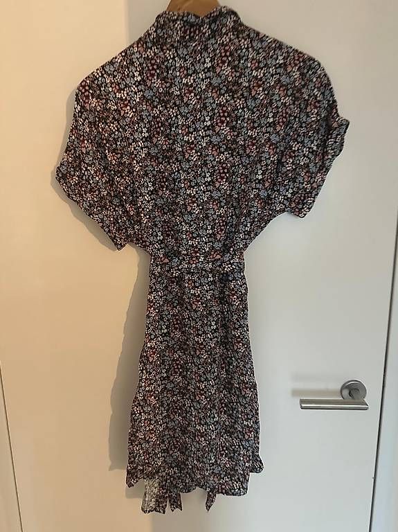 Kleider: Vero Moda Wickelkleid - S – Gebraucht aus Wauwil von est_r5td 2