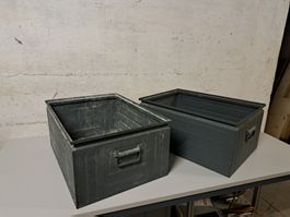 2x Grosse Metallbox Eisenkiste Stapelkiste Mulde