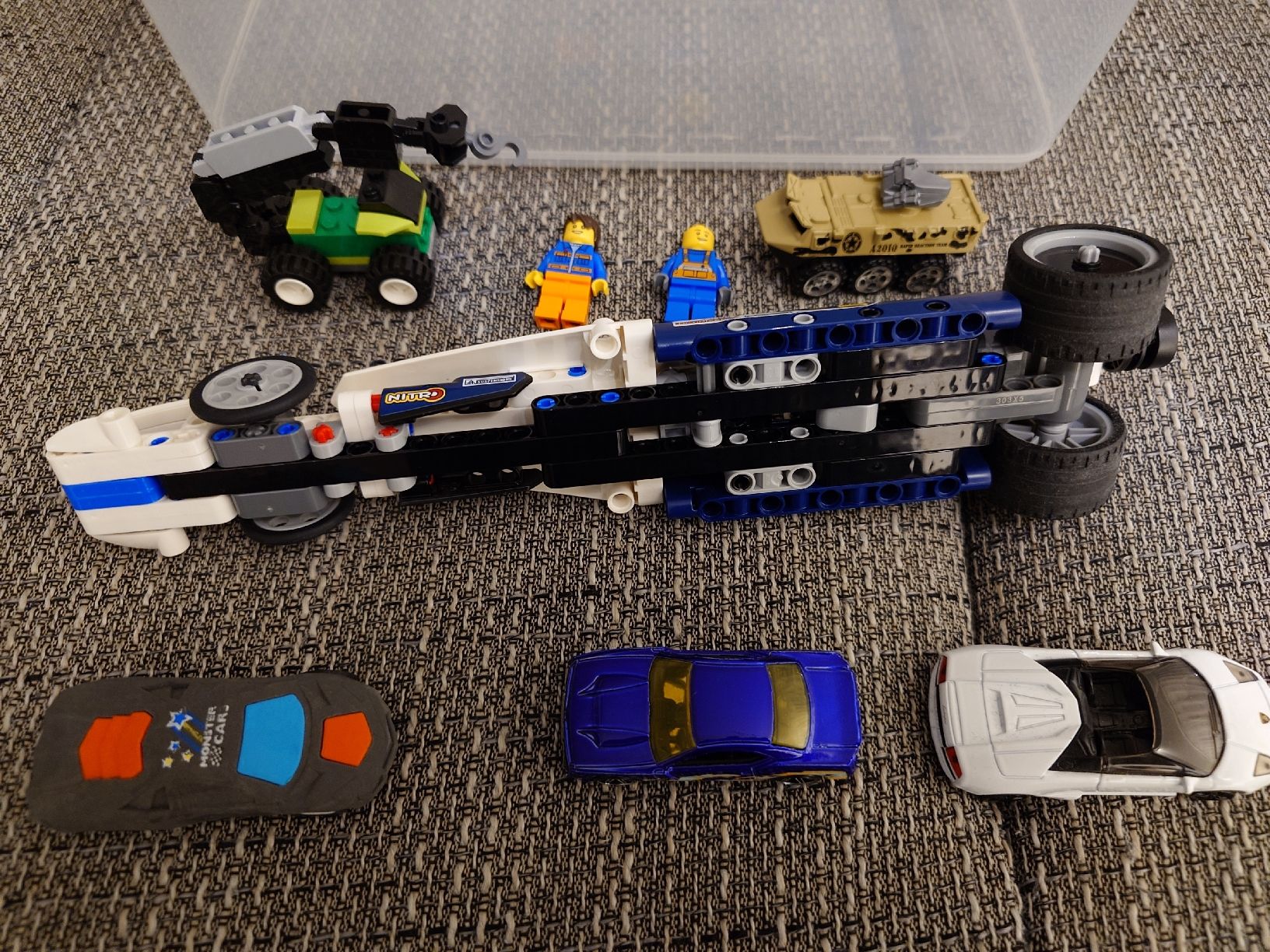 Technics Kit di costruzioni: Kiste mit Lego und Lego Technik – Usato da Bätterkinden venduto da Grooovy 5